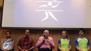 Dubes Australia untuk Indonesia, Paul Grigson (tengah) memberikan keterangan terkait laga eksebisi antara  Australia melawan Indonesia jelang Indonesia Open 2016 di Kedubes Australia, Jakarta, Kamis (26/5/2016). (Liputan6.com/Helmi Fithriansyah)