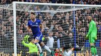 Bek Chelsea, Gary Cahill, usai membobol gawang Manchester United pada pertandingan lanjutan Premier League, di Stamford Bride, Minggu (23/10/2016). (AFP/Ben Stansall). 