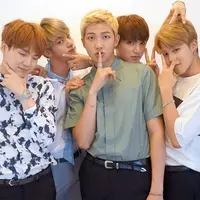 Sudah tak diragukan lagi sepak terjang BTS di dunia musik. Tak hanya di Korea, BTS juga jadi buah bibir di berbagai media international. (Foto: koreaboo.com)