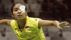 Pebulutangkis Indonesia, Gregoria Mariska, saat melawan pebulutangkis Denmark, Sofie Holmboe Dahl, pada laga Indonesia Masters 2018 di Istora Senayan, Selasa (23/1/2018). Gregoria menang 21-12 dan 21-13 atas Sofie Holmboe. (Bola.com/M Iqbal Ichsan)