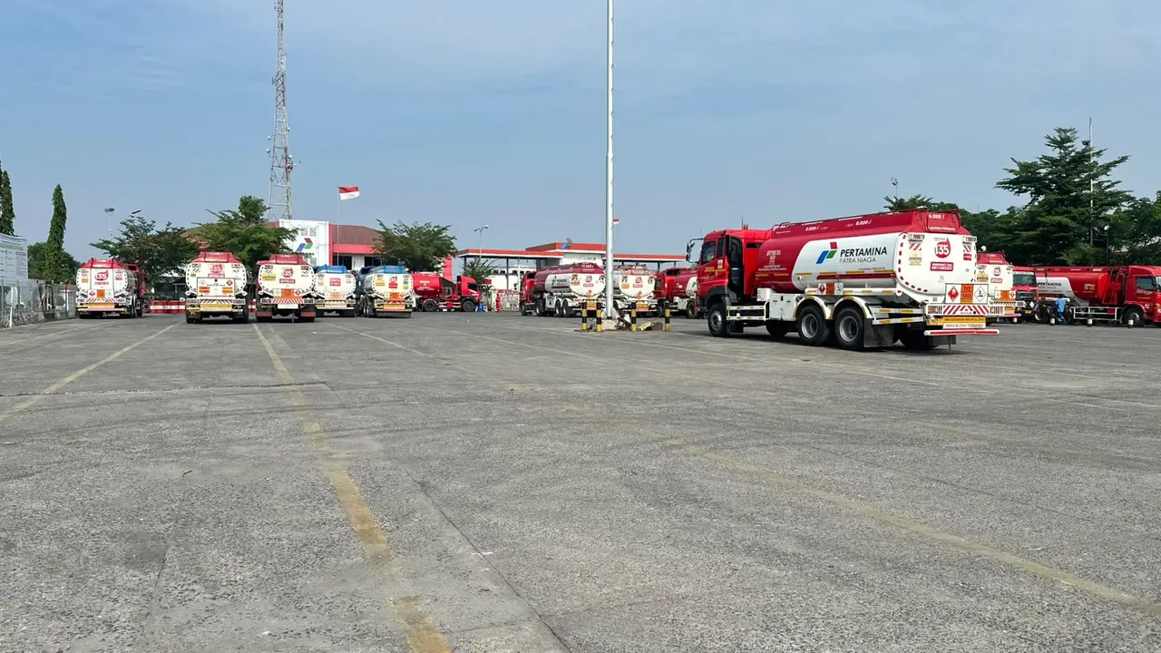PT Pertamina Patra Niaga memastikan akan menindak tegas kepada sopir mobil tangki yang terbukti melakukan pelanggaran, sebagai bentuk komitmen dalam menjaga keandalan distribusi Bahan Bakar Minyak (BBM).
