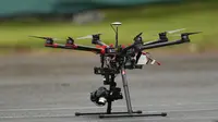 Drone atau pesawat nirawak digunakan untuk memantau keamanan di lokasi latihan Timnas Inggris (Reuters)