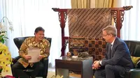 Menko Perekonomian Airlangga Hartarto sebagai Ketua Delegasi RI bertemu dengan Duta Besar Uni Eropa untuk Indonesia dan Brunei Darussalam, H.E Mr. Vincent Piket. (Foto: Istimewa).