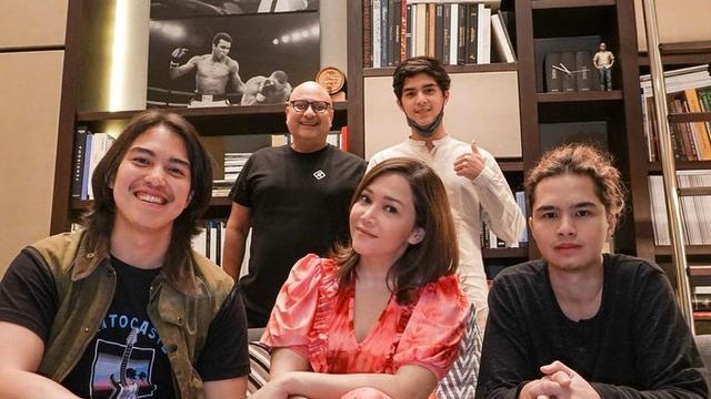 6 Potret Kebersamaan Irwan Mussry dengan Ketiga Anak Maia Estianty, Penuh Kehangatan