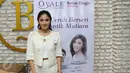 Naysila Mirdad berpose saat menjadi pembicara dalam acara  Wowens's talk launching ovale bedak dingin di beranda kitchen, Jakarta, Jumat (27/11). (Liputan6.com/Herman Zakharia)