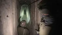 Tentara Israel di terowongan bawah tanah di bawah sebuah rumah sakit di Kota Gaza pada bulan November. (AP)