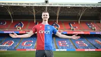 Gelandang Inggris yang masih berusia 19 tahun, Adam Wharton menjadi pemain termahal pada pekan terakhir bursa transfer pemain musim dingin 2023/2024. Nottingham Forest mendapatkan sang pemain dari Blackburn Rovers pada 1 Februari 2024 dengan nilai transfer mencapai 21,1 juta euro atau setara Rp358 miliar dengan durasi kontrak selama 5,5 tahun hingga 30 Juni 2029. (cpfc.co.uk)