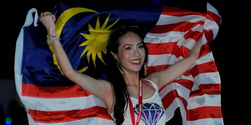 Wanita Seksi Ramaikan Djakarta Warehouse Project 2014