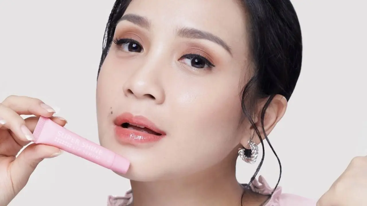 bibir merah dan lembap alami  tanpa kering mirip Nagita Slavina/dok. MS Glow