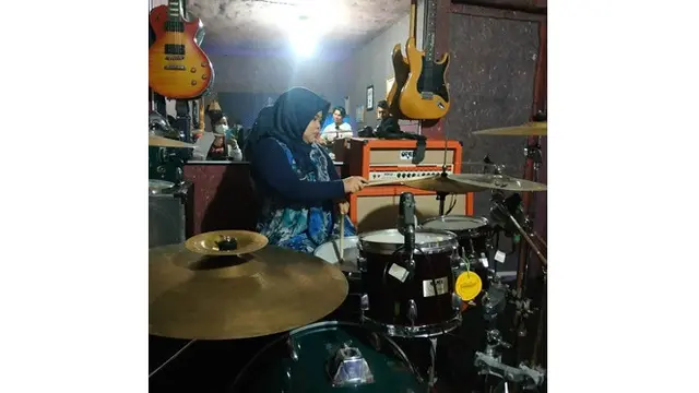 Lebarkan Sayap ke Industri Musik, Ini 6 Gaya Kekeyi di Studio Rekaman