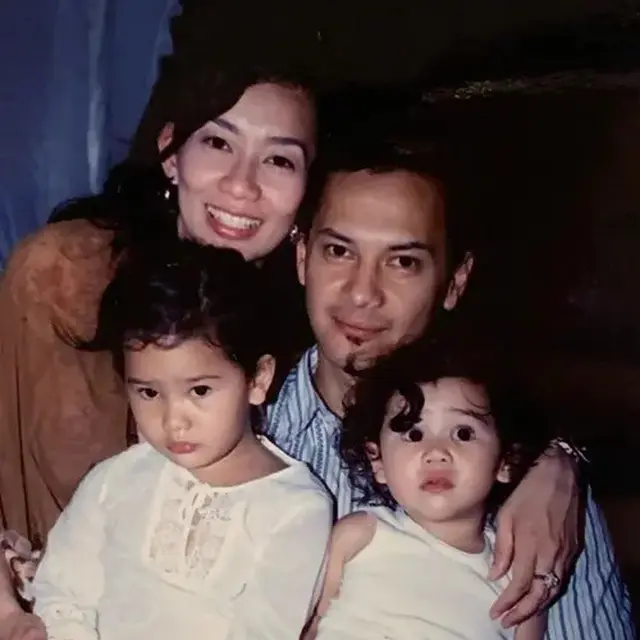 6 Potret Lawas Keluarga Kecil Reza Artamevia dan Mendiang Adjie Massaid