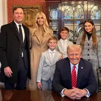 Potret Tampilan Putri dan Cucu Donald Trump, Ivanka Trump dan Arabella Rose. [@ivankatrump]