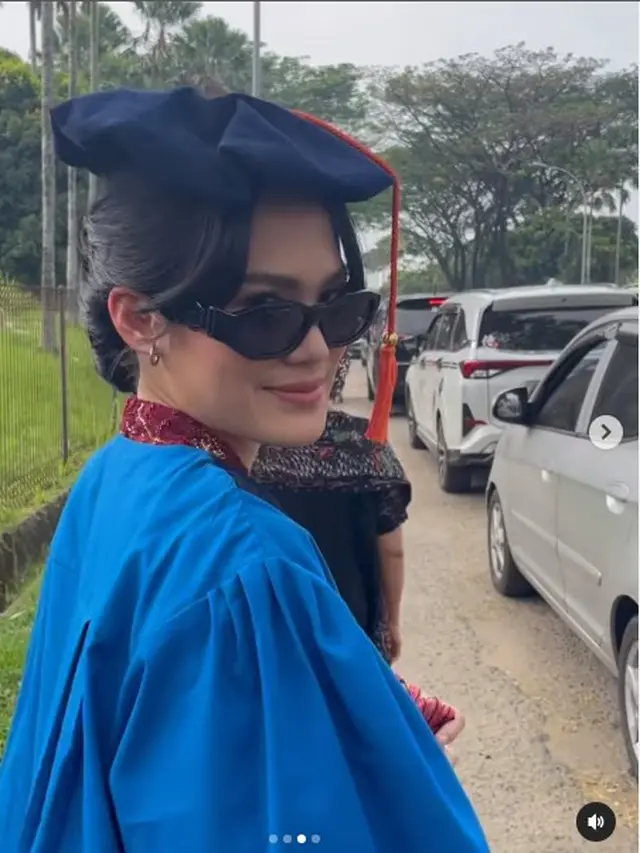 6 Momen Kelulusan Sheryl Sheinafia, Sempat Berhenti dan Pindah Jurusan