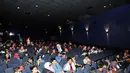 Suasana di dalam bioskop  jelang pemutaran film The Hobbit di Blitz Megaplex,  Jakarta, Minggu (21/12/2014). (Liputan6.com/Panji Diksana)