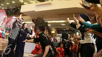 Acara Meet and Greet bintang Ranveer dan Ishani, Shakti Arora dan Radhika Madan disambut meriah penggemarnya di Metropolis Town Square, Tangerang. (Herman Zakharia/Liputan6.com)