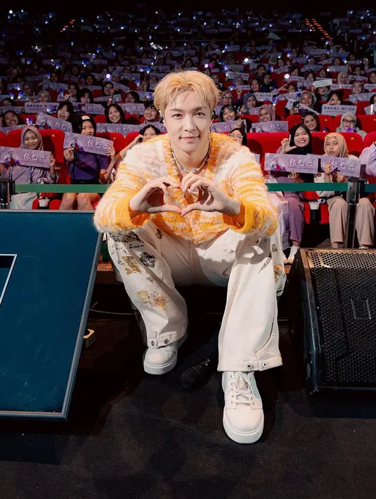 Melalui akun Instagram, Lay juga mengunggah momen saat bertemu EXO-L. Dirinya juga mengungkapkan rasa bahagianya bisa bertemu penggemar di Indonesia. (Liputan6.com/IG/@layzhang)