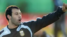 Gelandang Argentina, Javier Mascherano sedang berlatih di Ezeiza, Buenos Aires pada 2 Juni 2009. Argentina versus and Kolombia pada 6 Juni 06 dalam kualifikasi PD 2010 di Stadion Monumental. AFP PHOTO/JUAN MABROMATA
