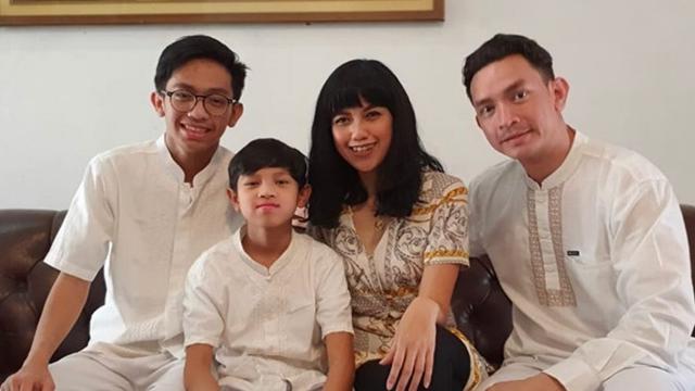 Sudah 18 Tahun Menikah Ini 6 Potret Harmonis Aditya Herpavi Dan Jelantika Herlanti Hot Liputan6 Com