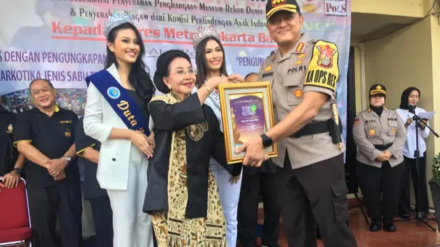 8 Gaya Anggun Mooryati Soedibyo dalam Kebaya yang Akan Dikenang Sepanjang Masa
