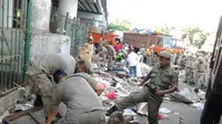 Pembongkaran lapak liar di Pasar Klender. (Liputan6.com/Ahmad Romadhoni)