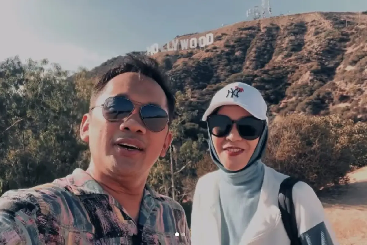 Zaskia Adya Mecca dan Hanung Bramantyo di Hollywood Hills.