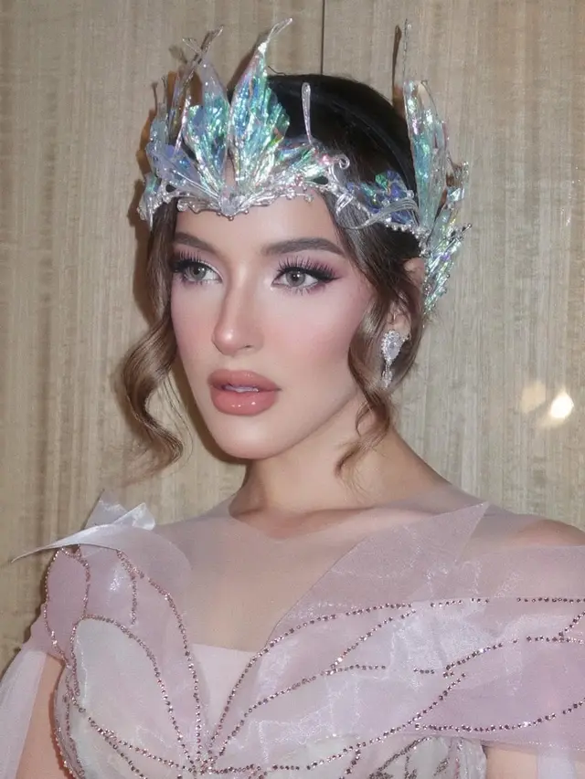 Tasya Farasya Bak Goddess di Perayaan 4 Tahun MOP Beauty, Tampil Glamor dengan Gaun Kristal dan Tas BVLGARI Rp157 Juta