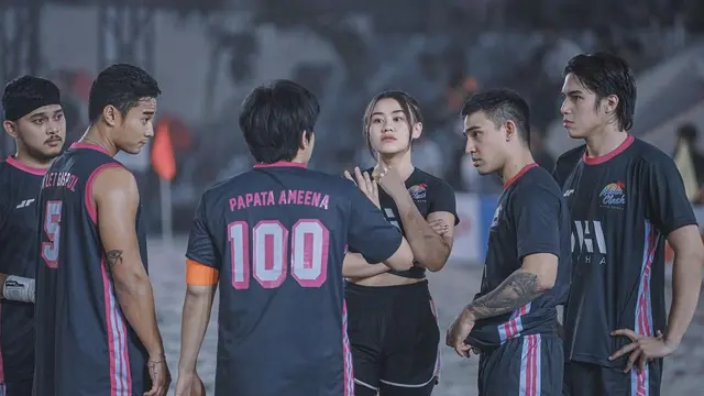 Aaliyah Massaid Main Sepak Bola