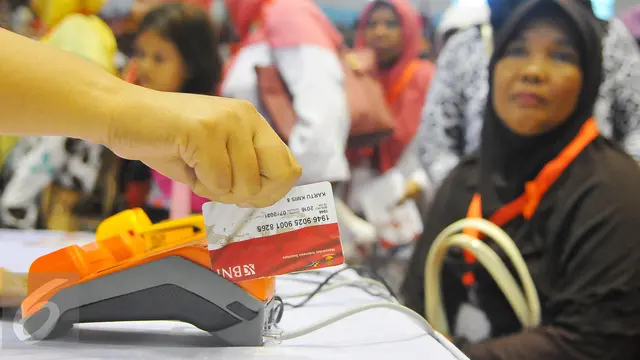 Kartu-Keluarga-Sejahtera-Khofifah-Indar-Parawansa-Rini-Sumarno