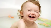 Ada beberapa cara yang bisa Anda lakukan untuk membuat si buah hati tertawa. Caranya nggak susah kok. (Foto: YouTube.com)