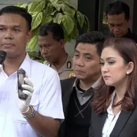 Selain ditemukan barang bukti handphone, polisi mengungkapkan jika pelaku penggemar anime pornografi.