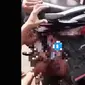 Video Bocah Terjepit Gir Motor. (source: Twitter @RomitsuT)