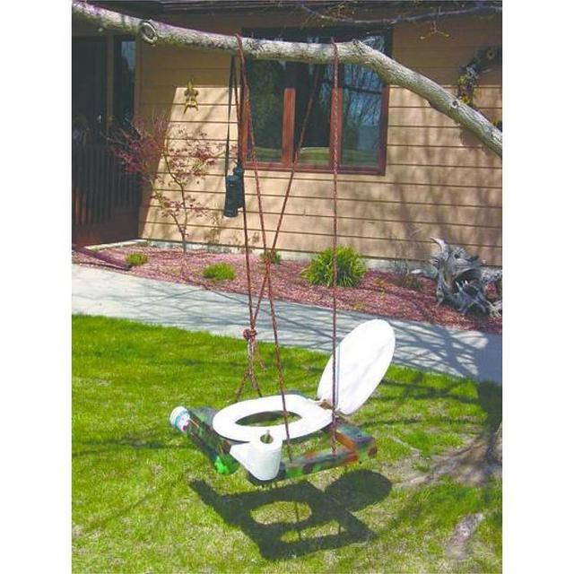 6 Ayunan Paling Gokil yang Bentuknya Absurd, Anak-Anak Melongo