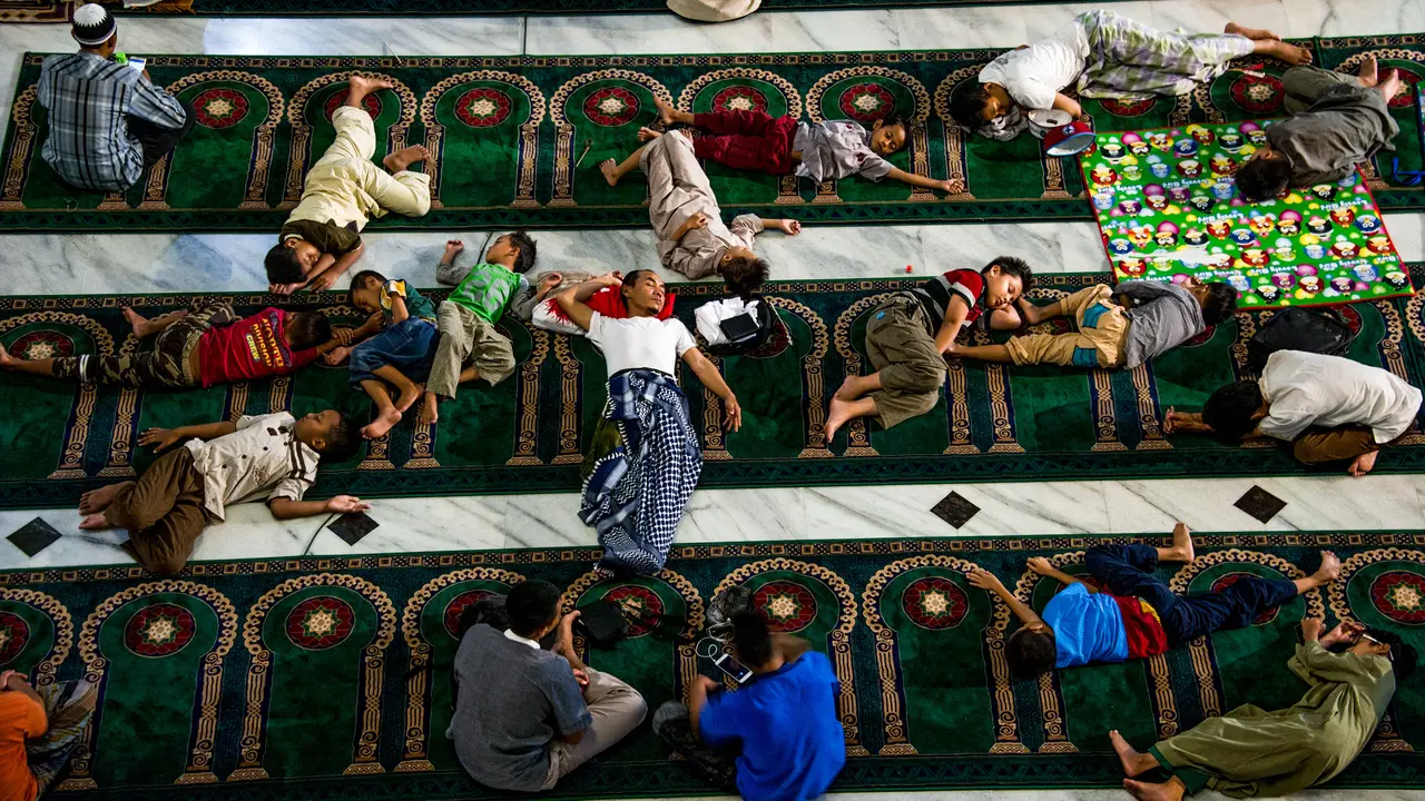 10 Hari Terakhir Ramadan, Warga Dirikan Tenda Untuk Iktikaf