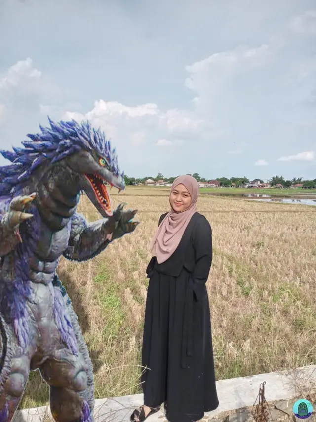 Wanita Ini Minta Fotonya Diedit Netizen Agar Estetik, 8 Hasilnya Bikin Geleng Kepala
