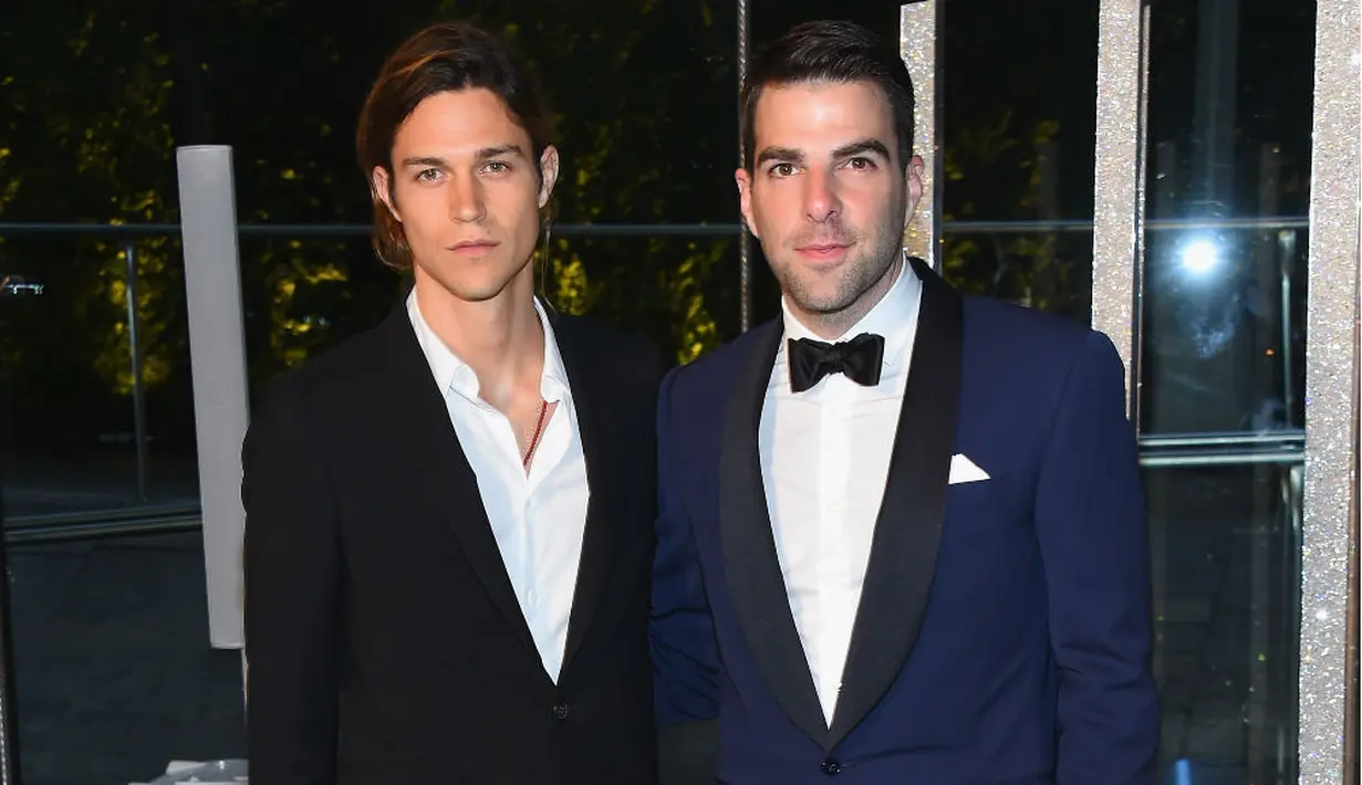 Salah satu aktor yang membintangi film Star Trek Beyond membawa kabar bahagia untuk dunia. Bukan hanya kesuksesan filmnya, ia juga akan menikah dengan kekasih pria nya. (Dailymail/Bintang.com)