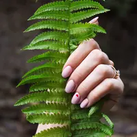 Gel Menicure | unsplash.com