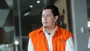 Bupati nonaktif Cianjur Irvan Rivano Muchtar usai menjalani pemeriksaan lanjutan di Gedung KPK, Jakarta, Rabu (10/4). Irvan diperiksa sebagai tersangka untuk melengkapi berkas dalam kasus dugaan suap anggaran pendidikan dari para kepala sekolah di kawasan Cianjur. (merdeka.com/Dwi Narwoko)