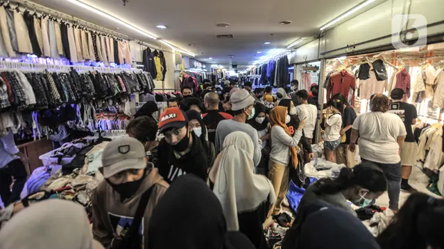 Jelang Lebaran, Bursa Pakaian Impor Bekas Ramai Diburu