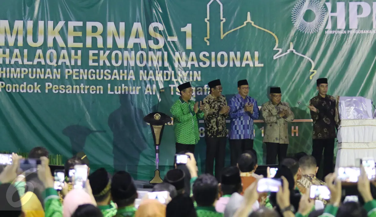 Presiden Joko Widodo (Jokowi) membuka Musyawarah Kerja Nasional (Mukernas) I Himpunan Pengusaha Nahdliyin (HPN) di Pondok Pesantren Luhur Al Tsaqafah Cepedak Jagakarsa, Jakarta, Jumat (5/5). (Liputan6.com/Angga Yuniar)