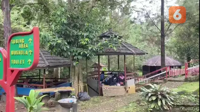 Wisatawan menggelar papajar di Aku Cantik Villa Sukabumi (Liputan6.com/Fira Syahrin).