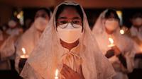 Tri Hari Suci atau tiga hari suci terdiri dari Misa Kamis Putih, Jumat Agung, dan Sabtu Suci. (Yasuyoshi CHIBA/AFP)