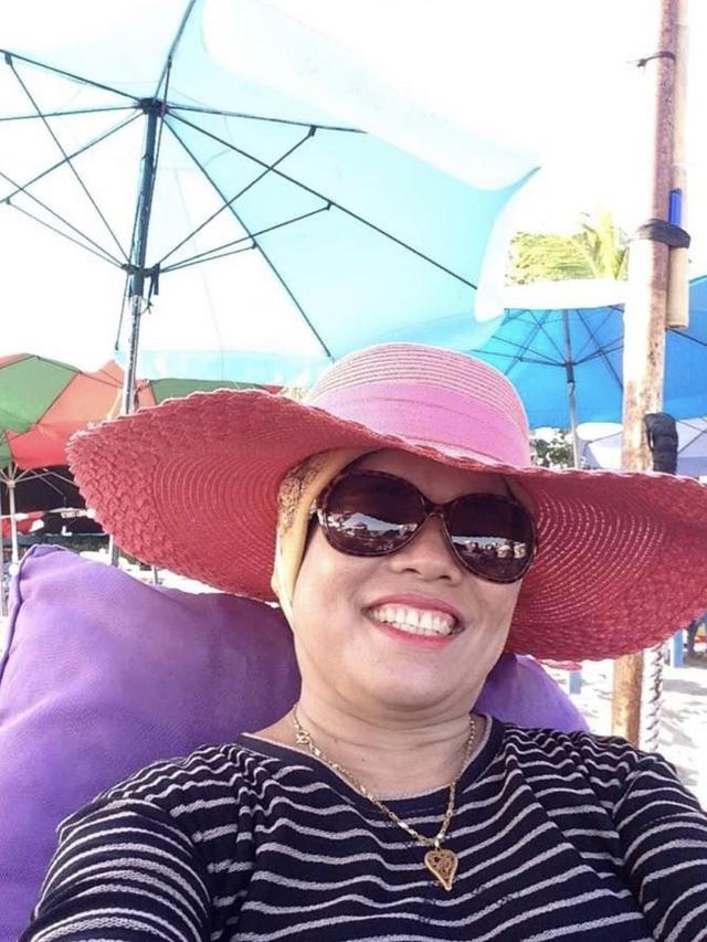 6 Gaya Dewi Zuhriati Oma Gala Tampil Kekinian Bak Anak Muda