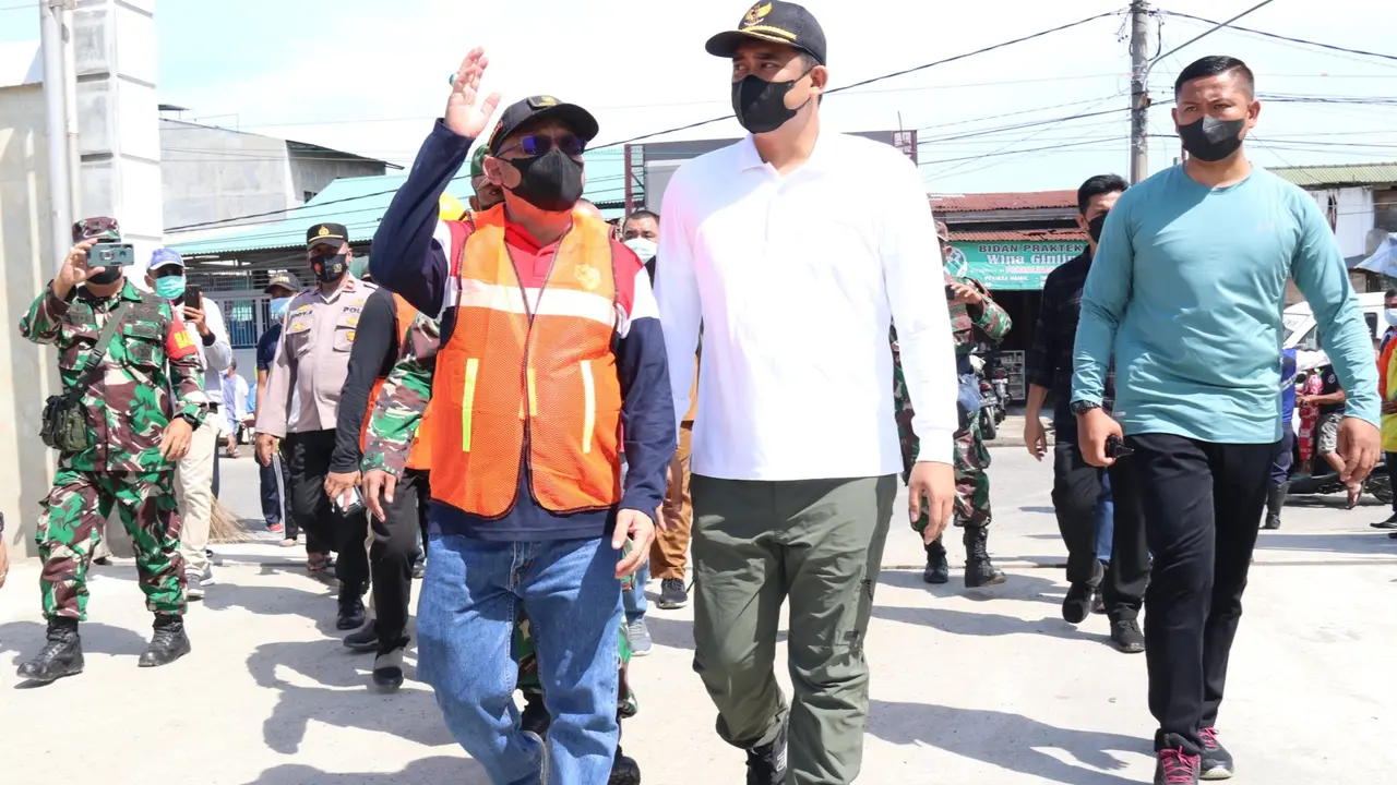 Pastikan Berjalan Baik, Bobby Nasution Tinjau Langsung Pembetonan Gang Warga yang Rawan Banjir