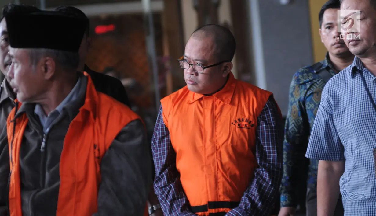Anggota DPRD Jambi Gusrizal usai menjalani pemeriksaan di Gedung KPK, Jakarta, Rabu (24/7/2019). Elhelwi resmi ditahan 20 hari ke depan untuk mempermudah pemeriksaan terkait kasus dugaan suap pengesahan APBD 2017-2018 Provinsi Jambi. (merdeka.com/Dwi Narwoko)