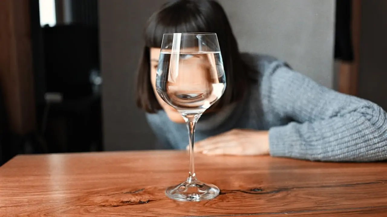8 Bahaya Kurang Minum Air Putih Bagi Tubuh, Bisa Picu Penyakit Kronis