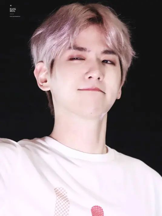 Selain Xiumin, Beakhyun EXO juga terlihat tampan saat mengenakan eyeliner. Idol kelahiran 6 Mei 1992 ini semakin tampan saat memakai eyeliner. (Foto: koreaboo.com)