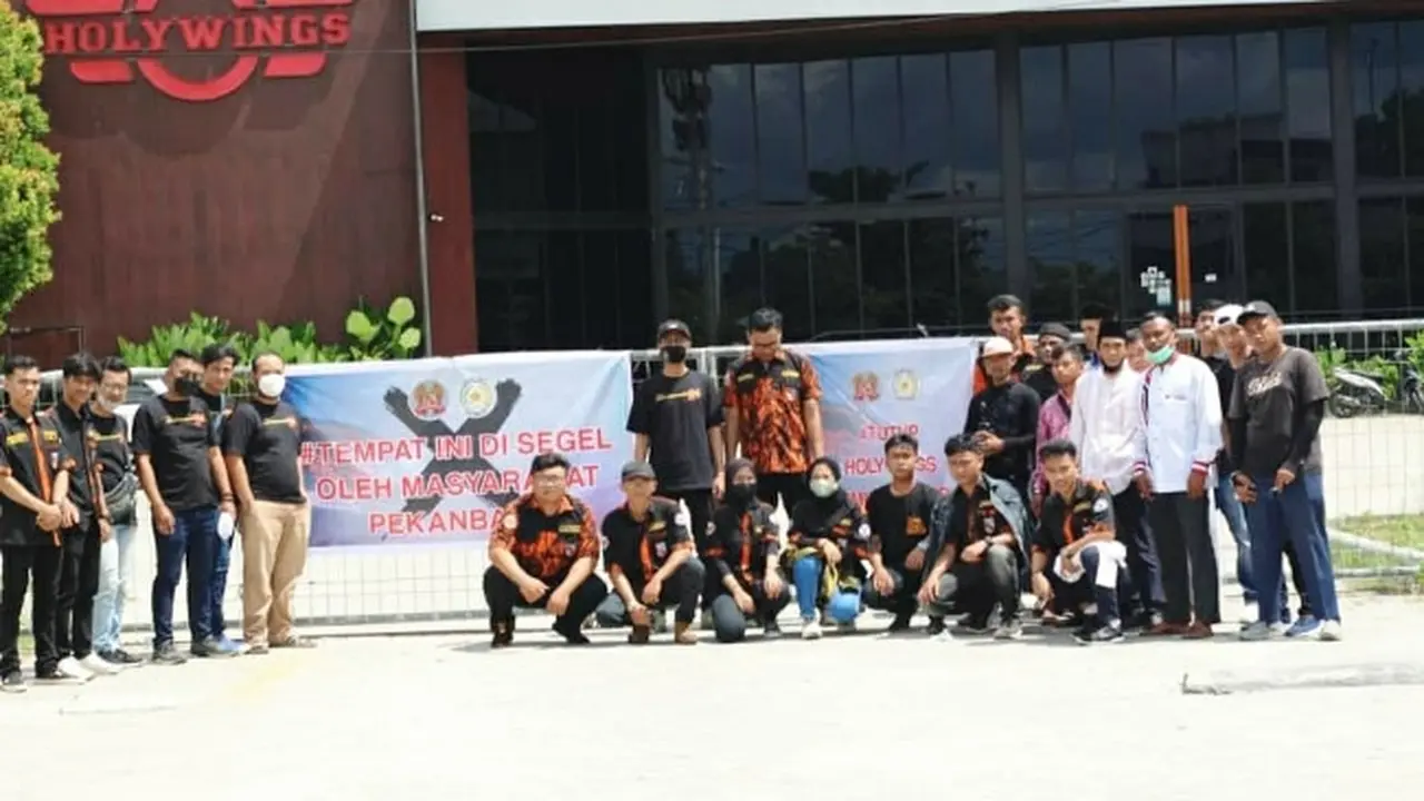 Demonstrasi Sapma PP dan Forum Umat Pekanbaru di depan Holywings Pekanbaru terkait penistaan agama.