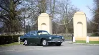 inspirasi Paul menciptakan lagu berjudul Hei Jude muncul saat sedang berada di dalam Aston Martin DB6.