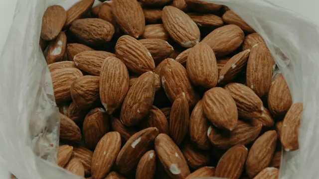 Kacang Almond