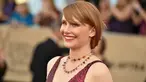 Aktris Bryce Dallas Howard menghadiri ajang Screen Actors Guild (SAG) Awards di Los Angeles, Minggu (29/1). Bryce dinominasikan pada SAG Awards 2017 untuk film Black Mirror. (Jordan Strauss/Invision/AP)